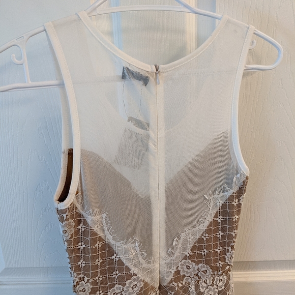 Lacy White Dress - Picture 7 of 8